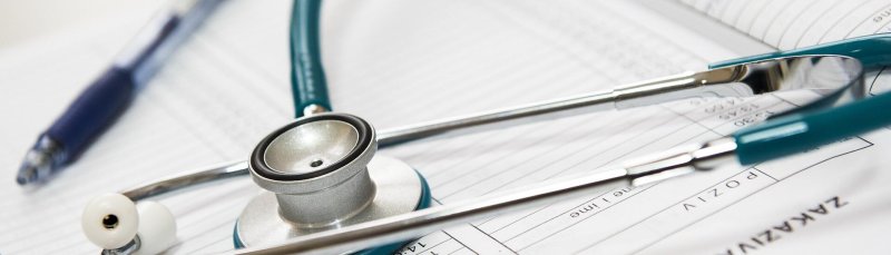 Arrêt maladie : un simple tour de passe-passe budgétaire pour faire payer les entreprises ?