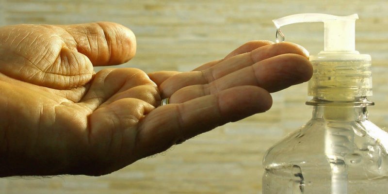 Fausse polémique sur les gels et solutions hydro-alcooliques